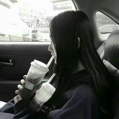 背對著背著書包的漫畫頭像7